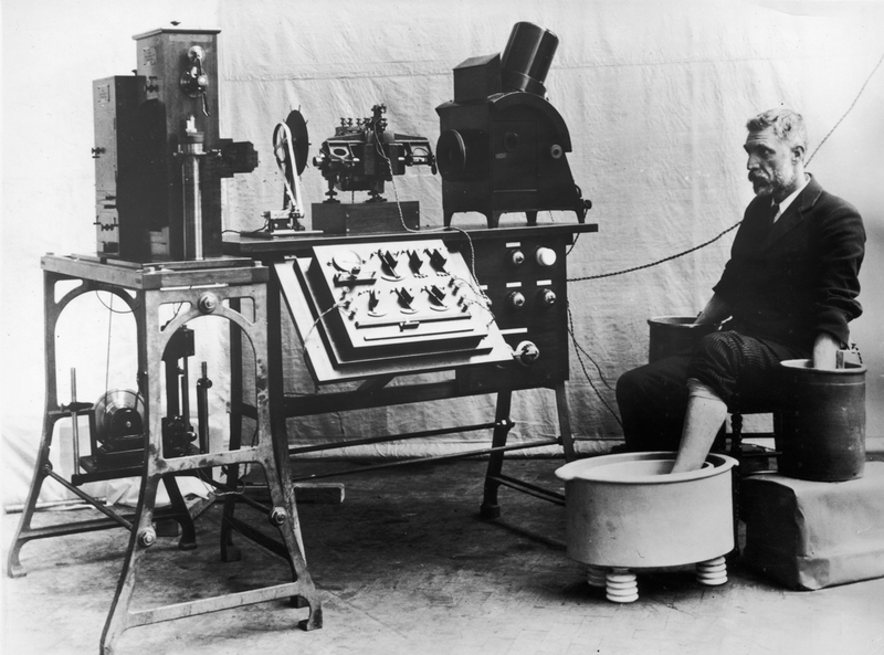 Illustration for article titled 22 Strange Medical Instruments From the Past That Make You Shudder